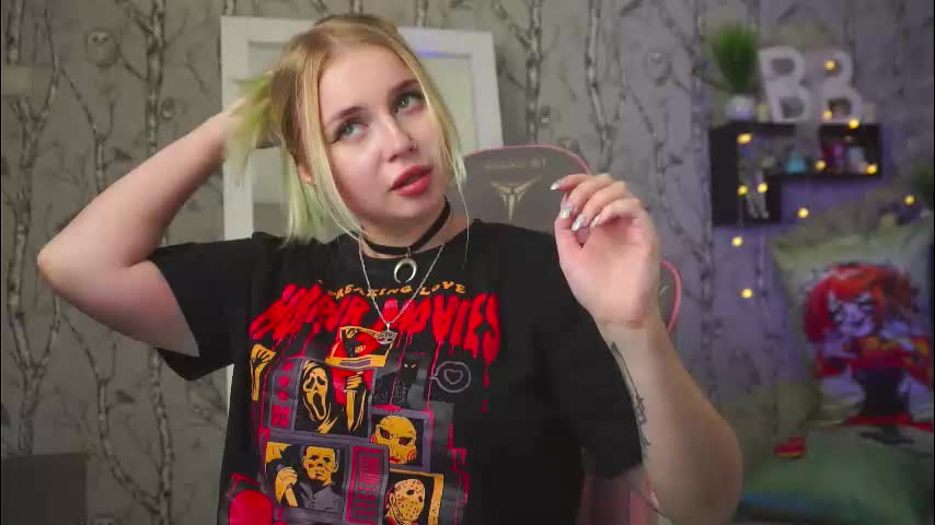 moon_valkyriie Live Sex February 4, 2026