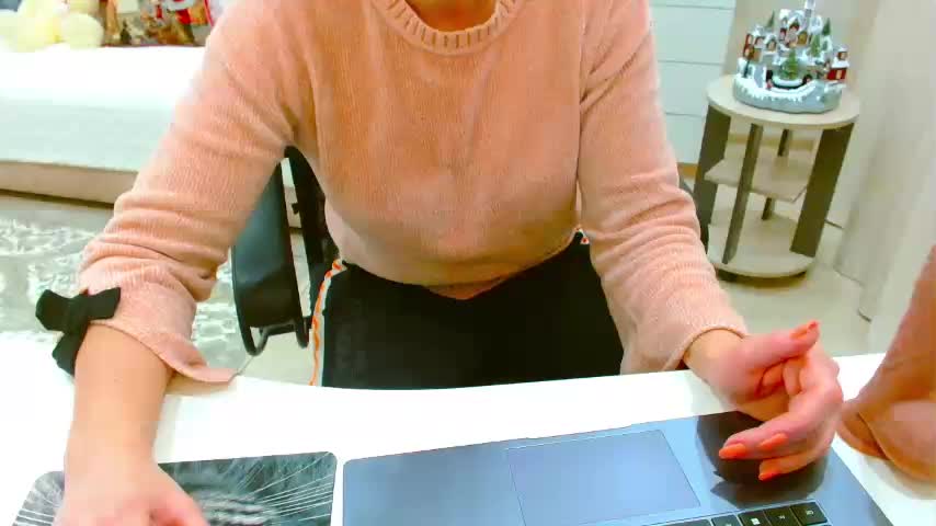 JuicyGloss Live Sex February 8, 2026