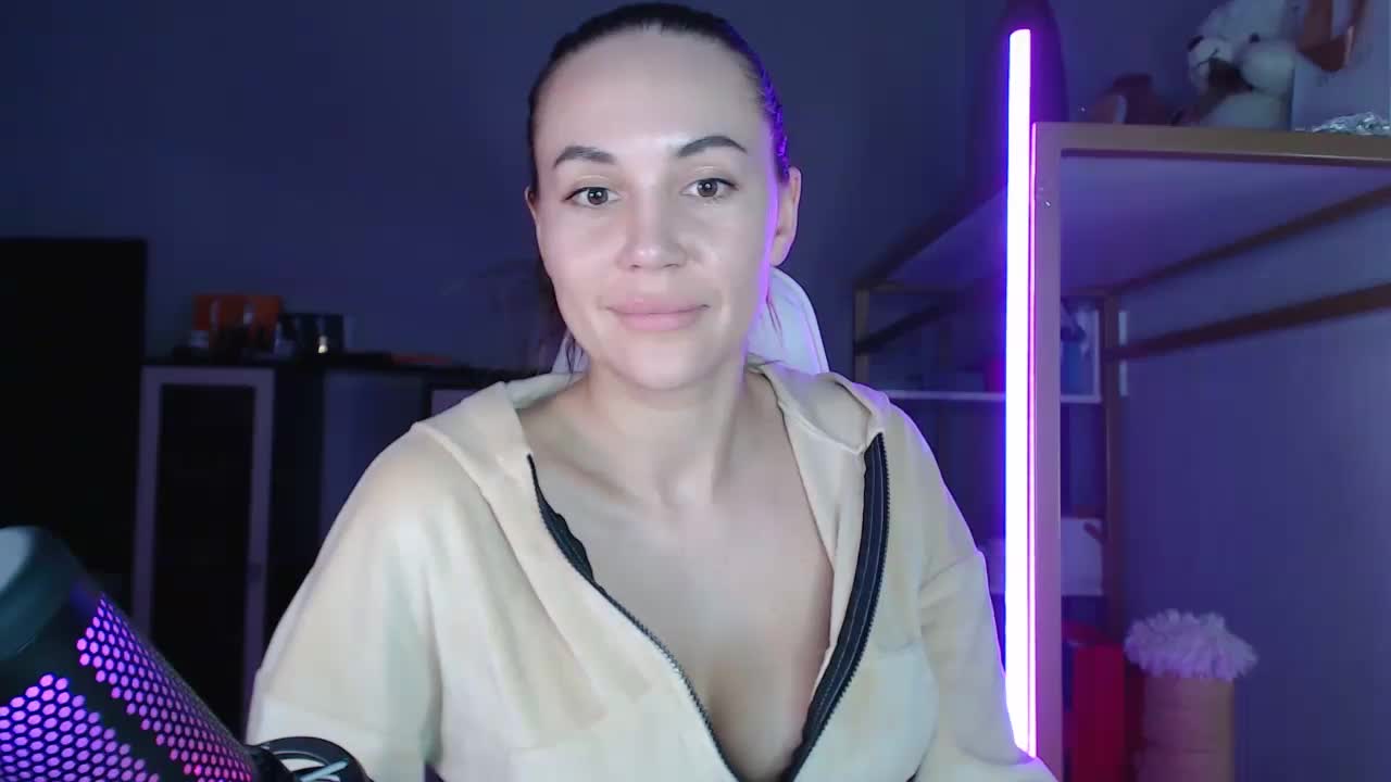 QWEENII Live Sex February 8, 2026