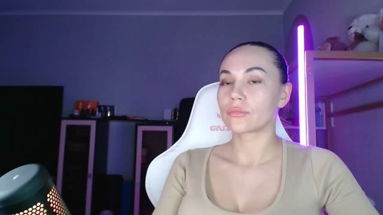 QWEENII Live Sex February 11, 2026