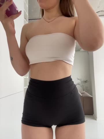 Lolichka20 Live Sex February 11, 2026