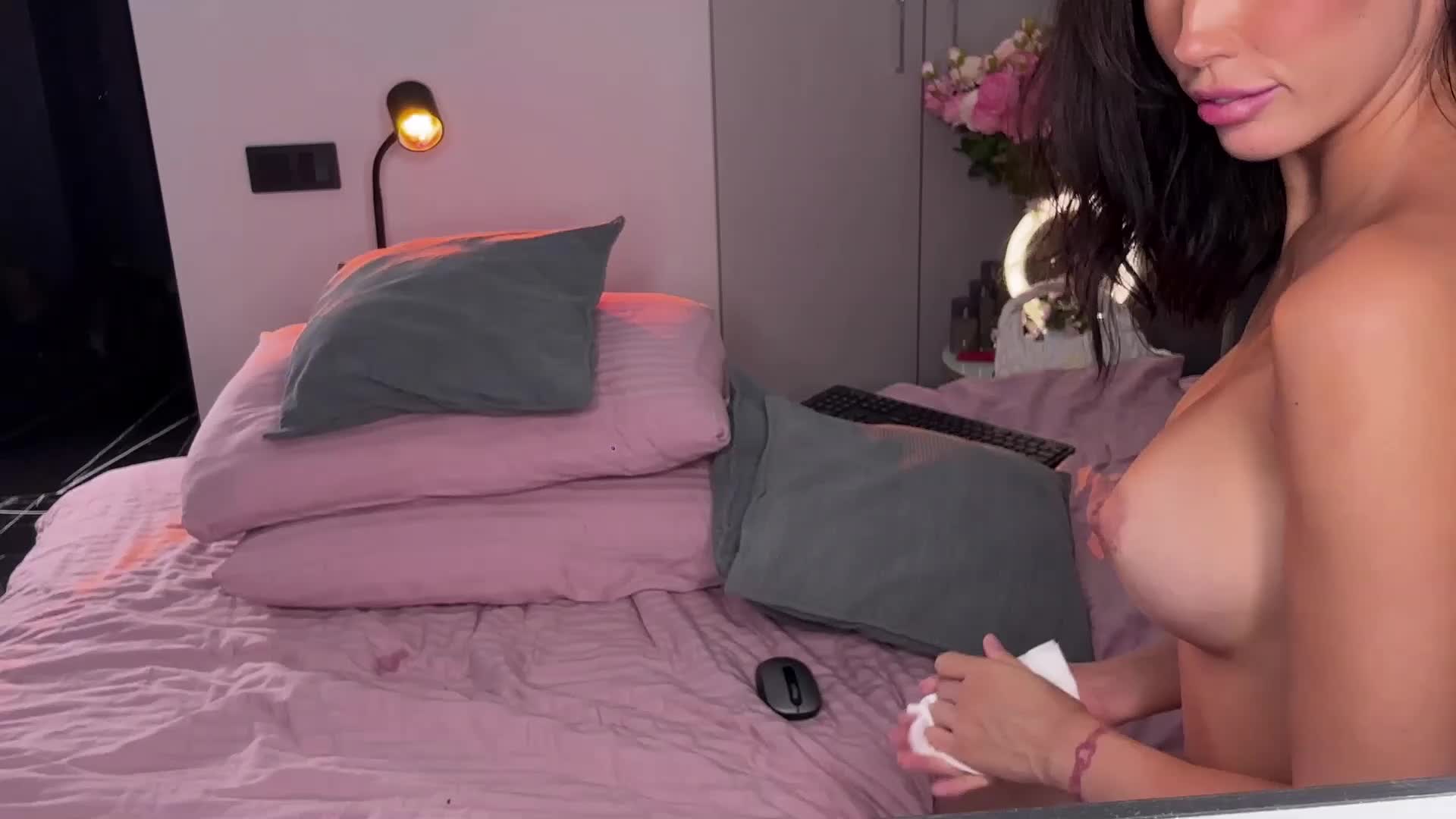 SheOnShe Live Sex February 11, 2026