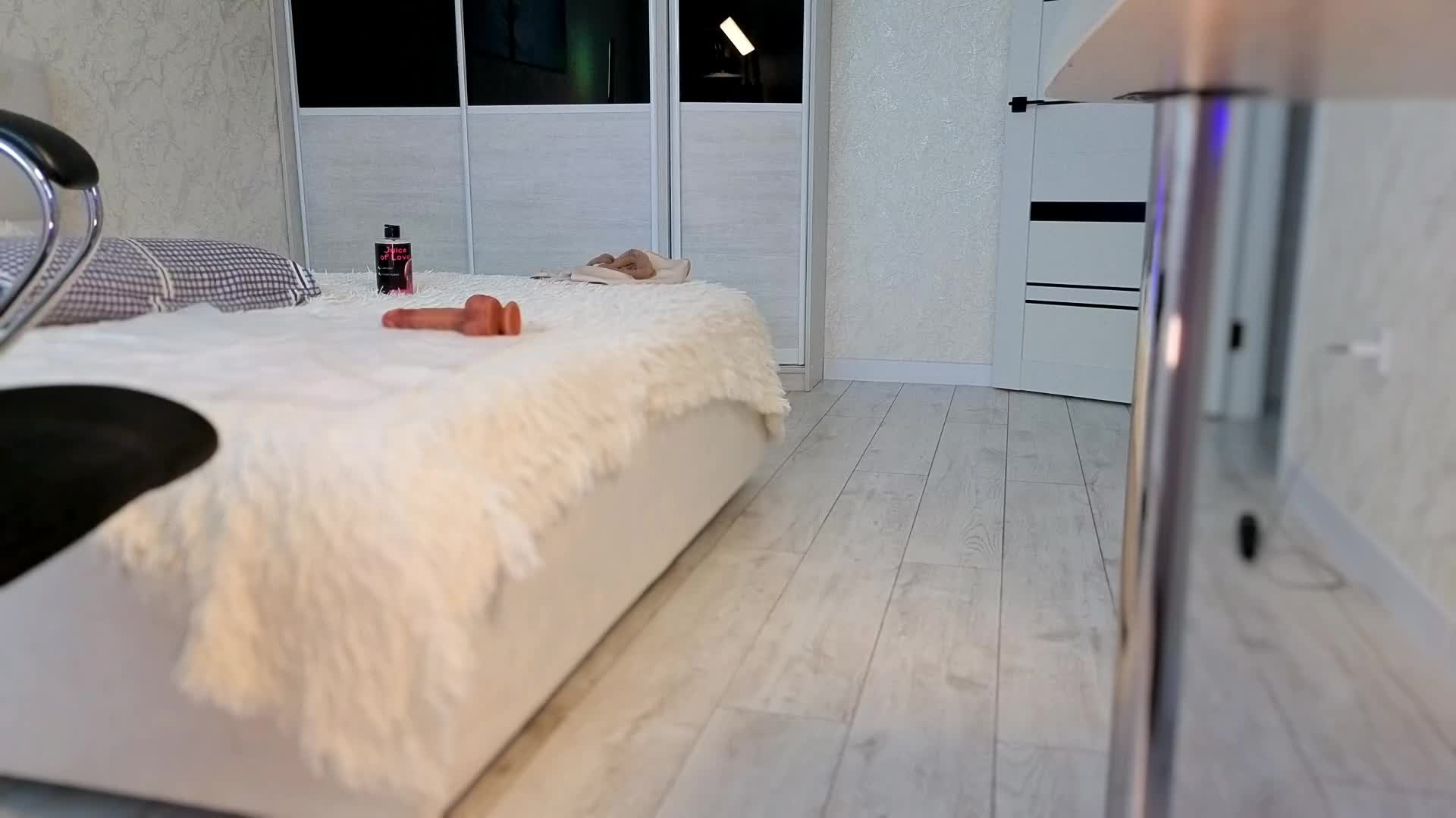 Strawberries_ Live Sex February 16, 2026