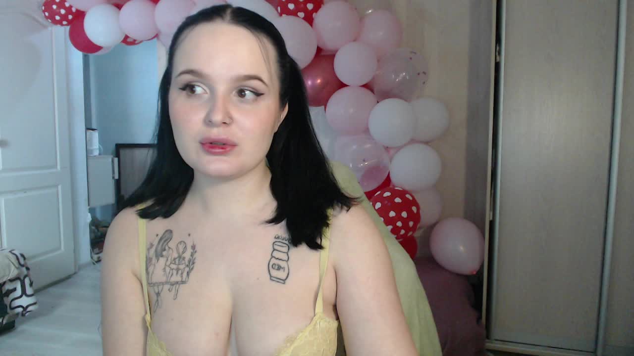 Lizzi-Peach Live Sex February 17, 2026