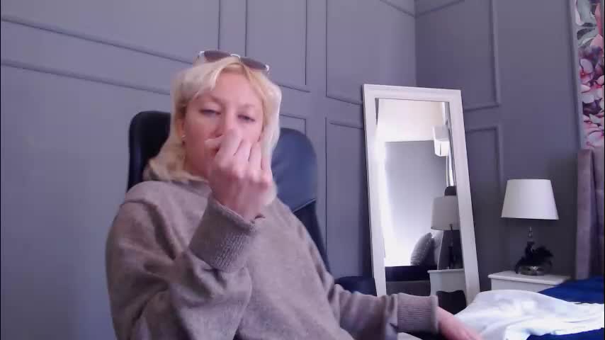 natalie_bitton Live Sex February 19, 2026