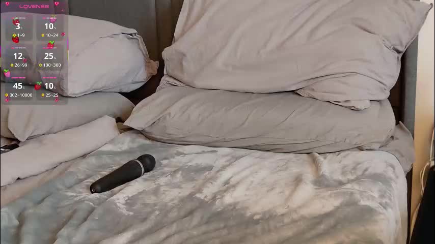 strawberryyfoxie Live Sex February 24, 2026