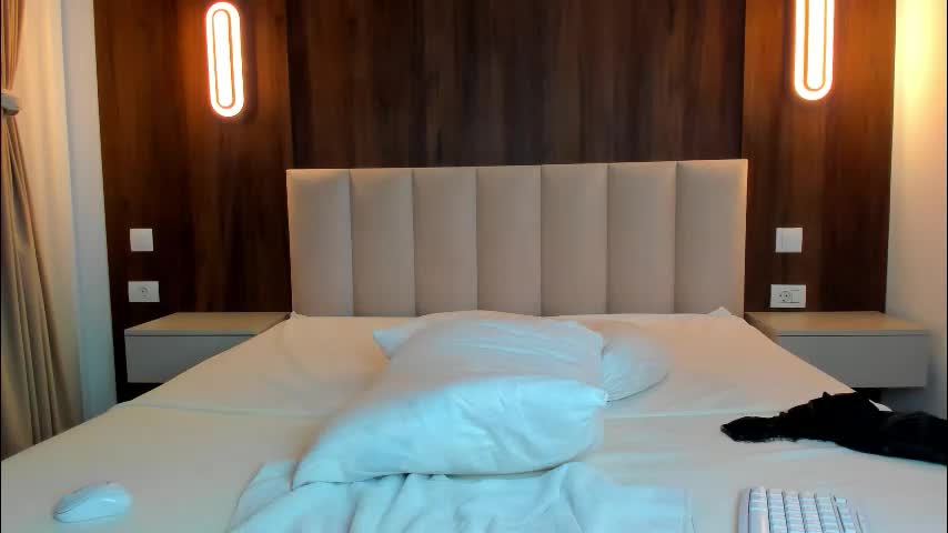 saradiamond01 Live Sex February 24, 2026