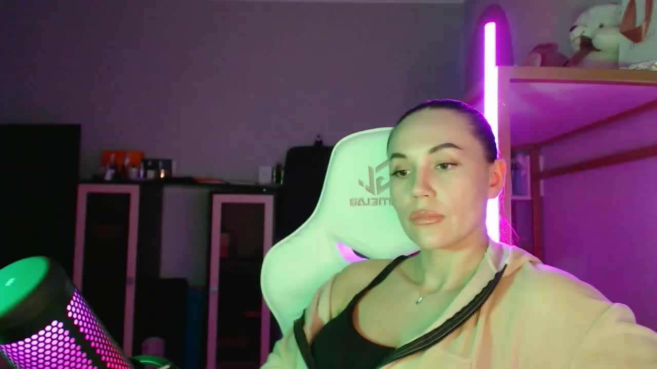 QWEENII Live Sex March 2, 2026