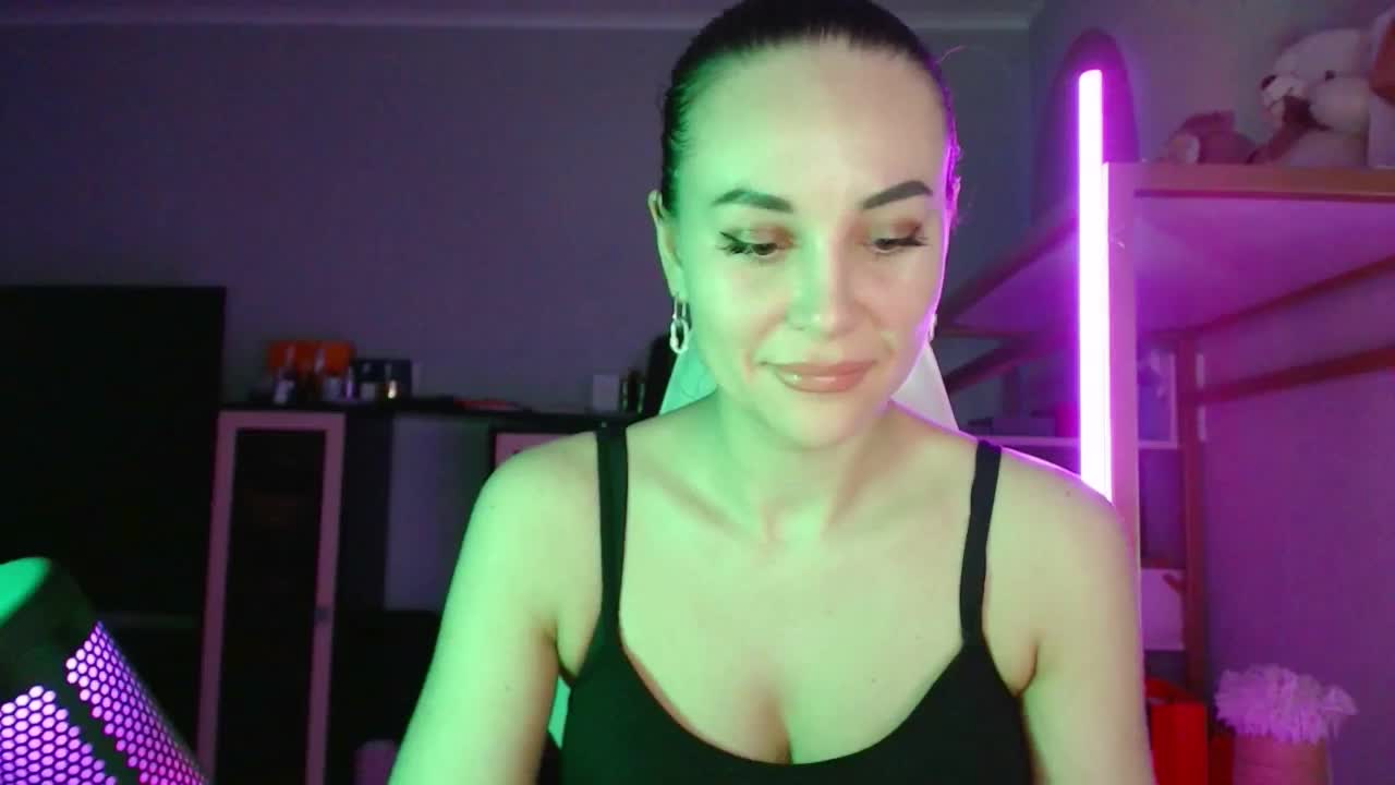 QWEENII Live Sex March 3, 2026