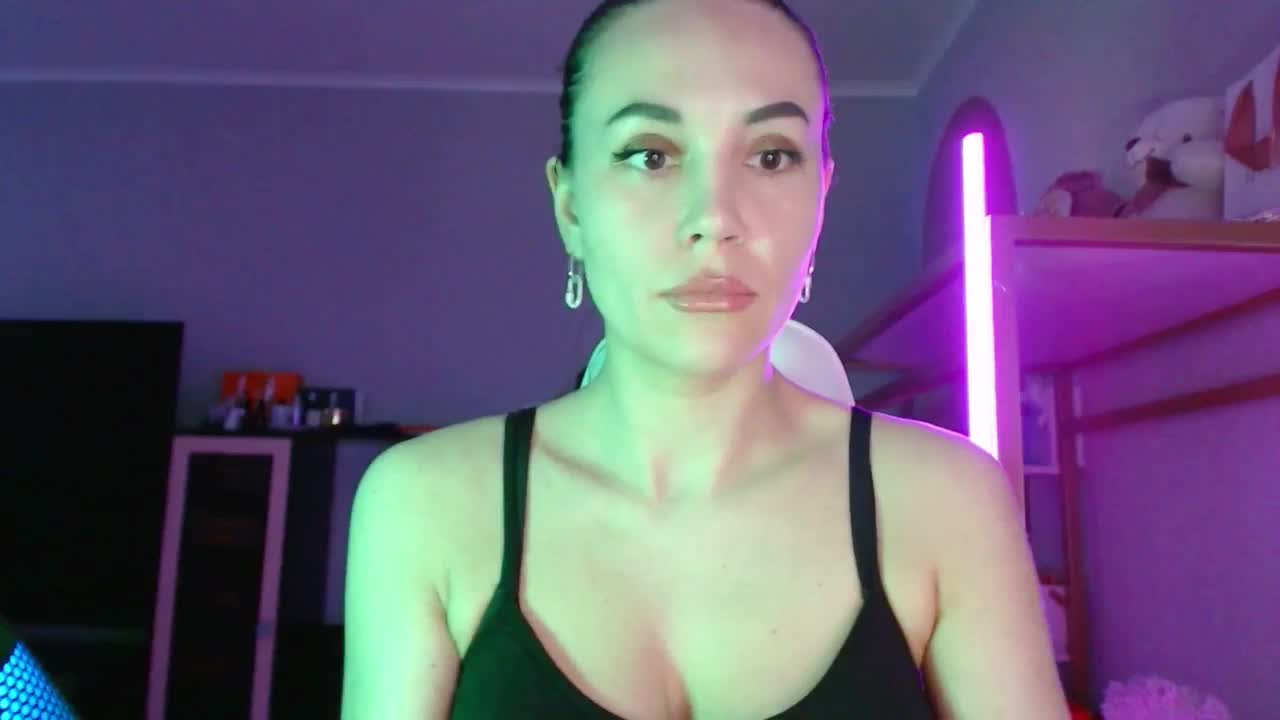 QWEENII Live Sex March 3, 2026