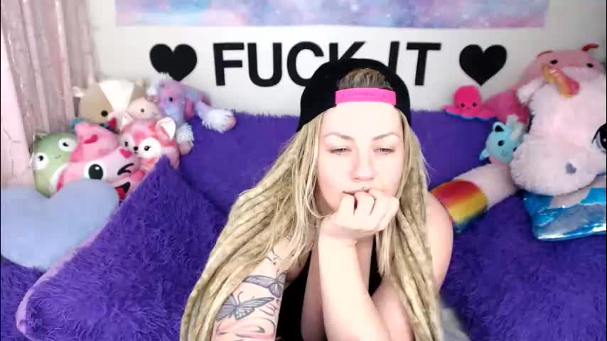 mackenziewolfe Live Sex March 3, 2026