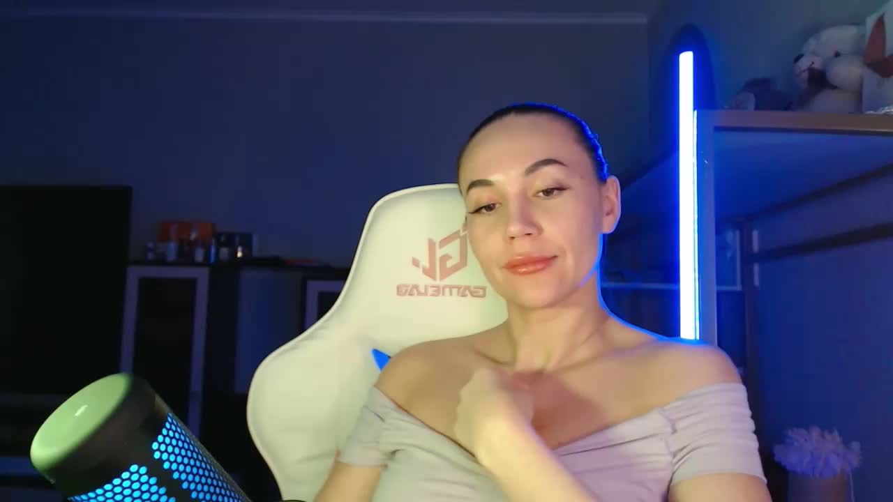 QWEENII Live Sex March 11, 2026