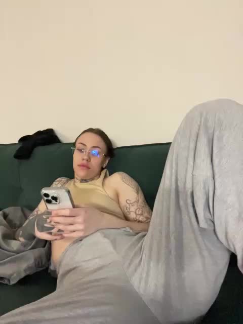 v_-_-_v Live Sex March 13, 2026