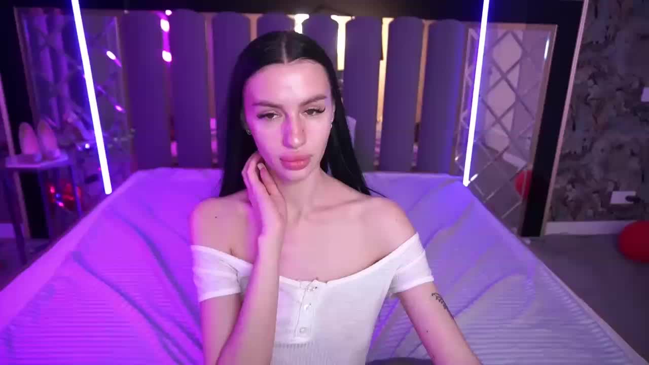 SnowWhiteee Live Sex March 17, 2026