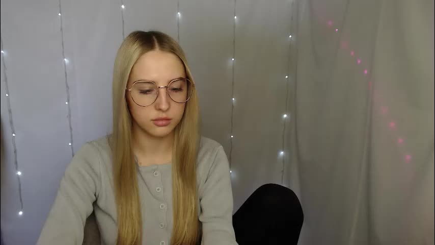 sweet_amelia03 Live Sex March 17, 2026