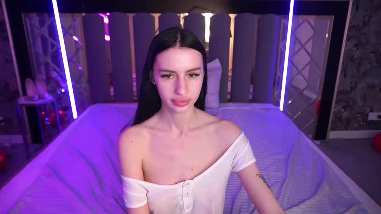 SnowWhiteee Live Sex March 17, 2026