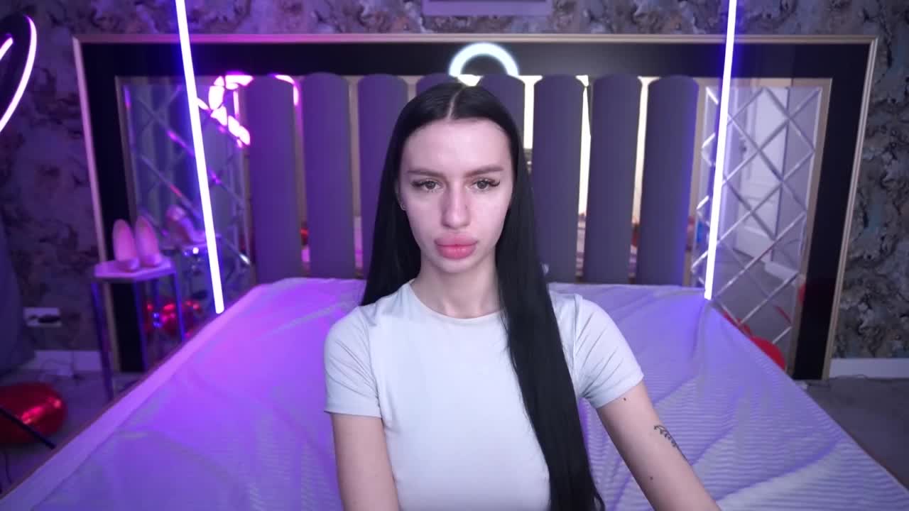 SnowWhiteee Live Sex March 18, 2026