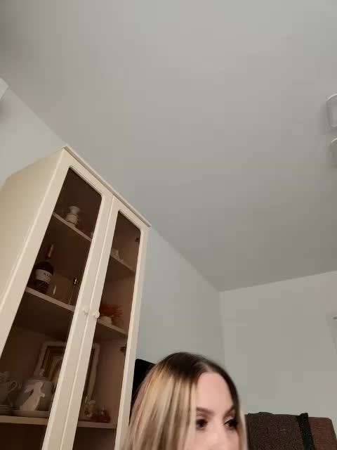 _SKYY_____ Live Sex April 1, 2026