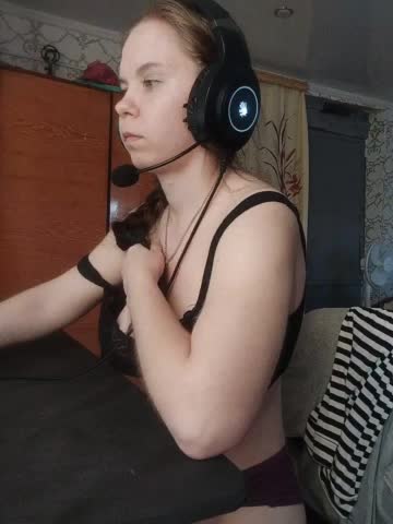 Kisa-malaya Live Sex April 1, 2026