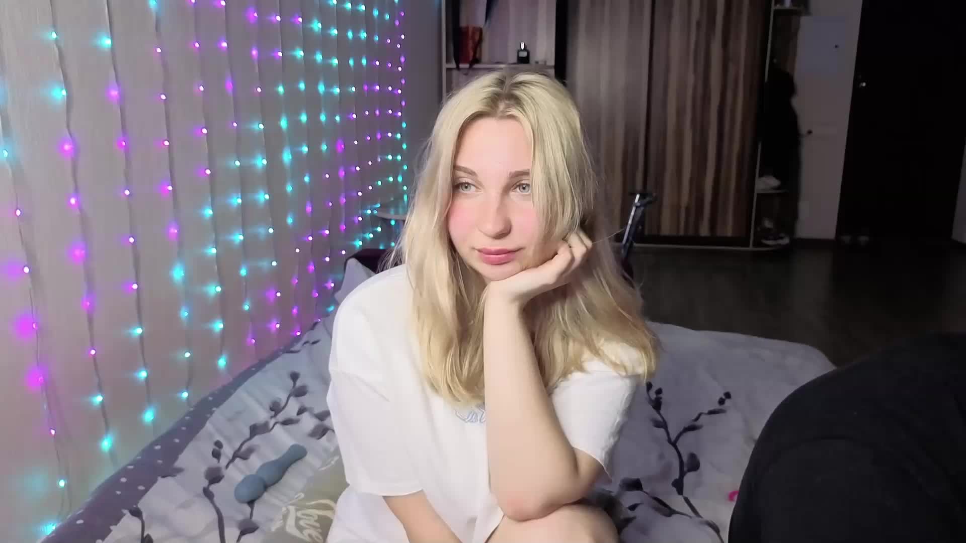 llolilove Live Sex April 2, 2026