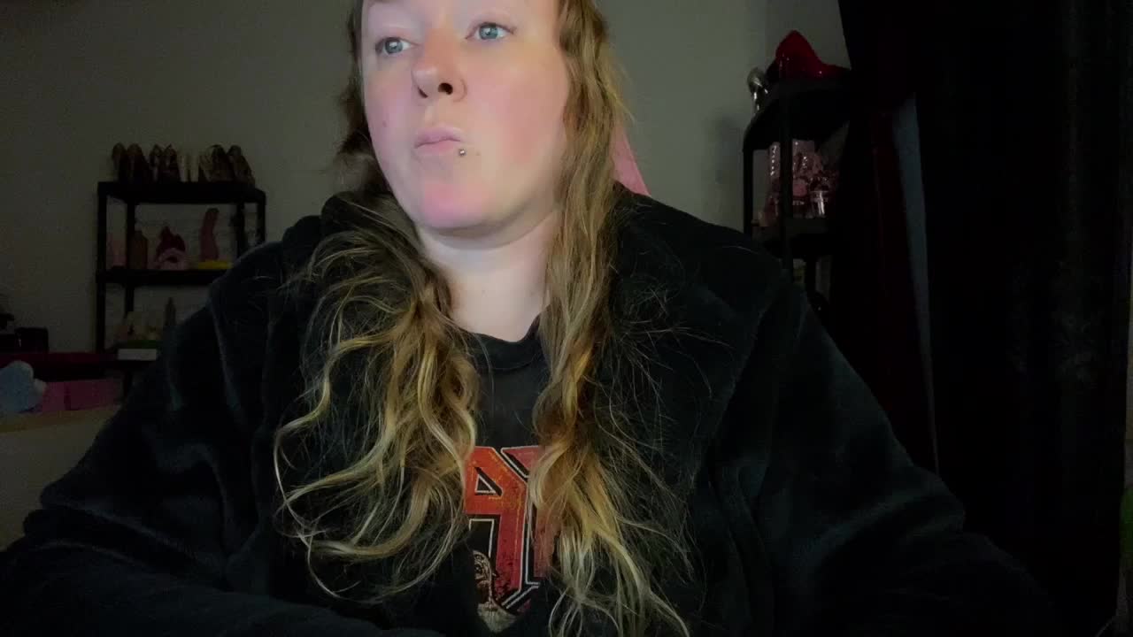 NylonQueen Live Sex April 3, 2026