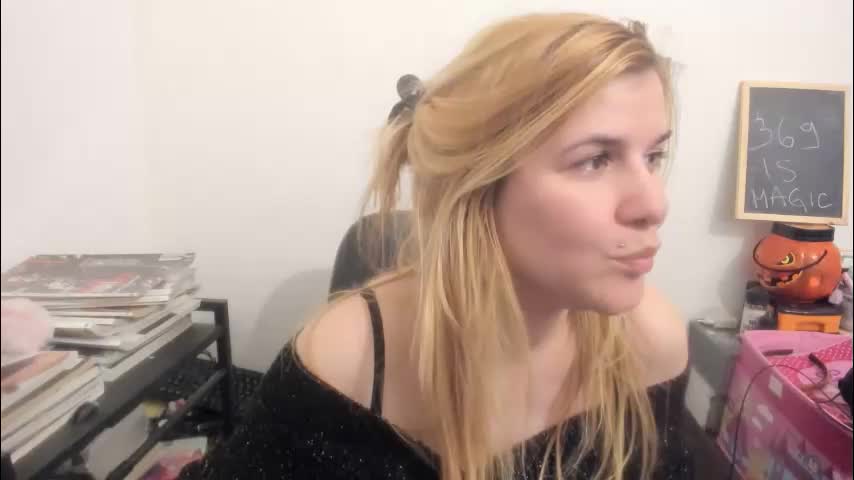 artsyandcraftsy_ Live Sex April 3, 2026