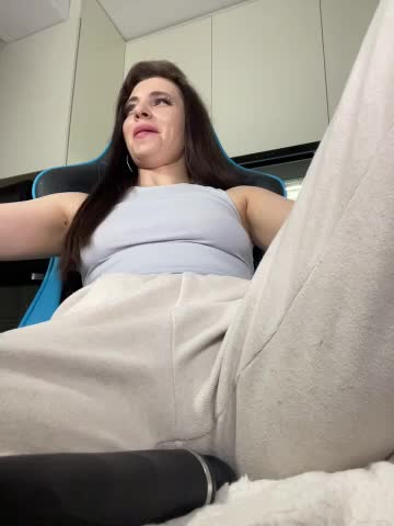 CurlyLara Live Sex April 4, 2026