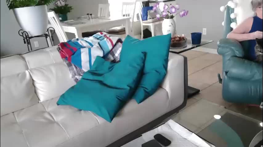 smallpenisbigtongue Live Sex April 4, 2026