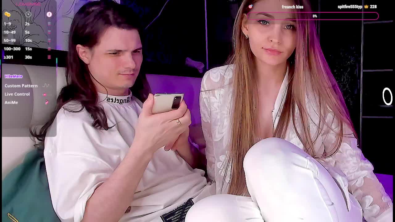 QueenAfina Live Sex April 4, 2026