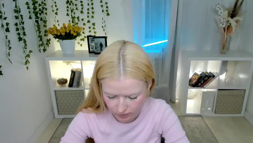 laly_peach Live Sex April 5, 2026