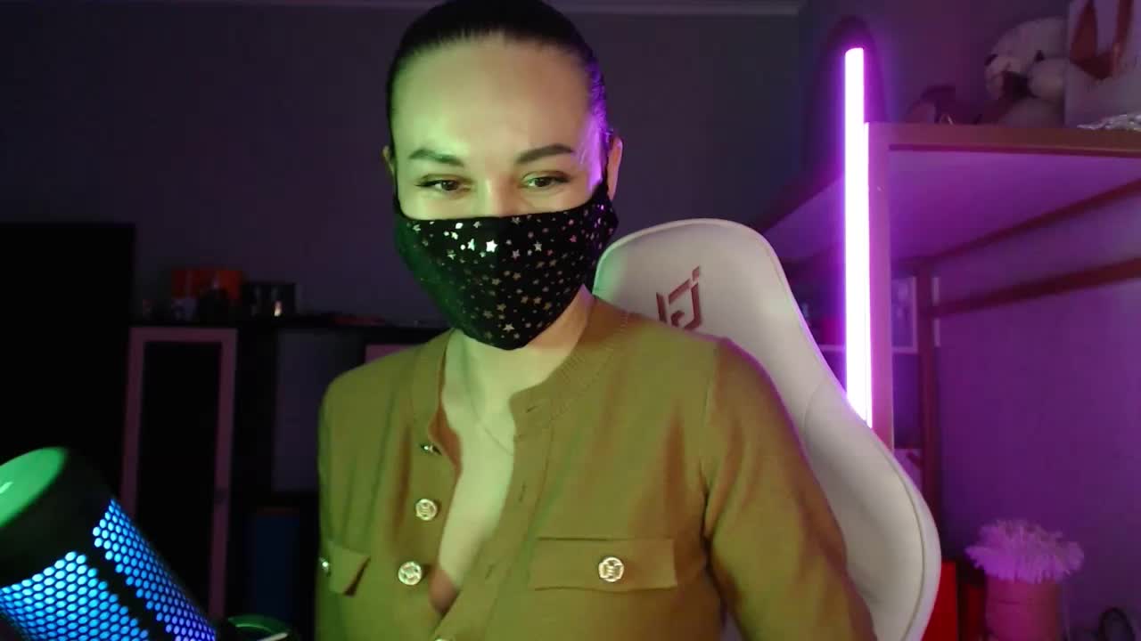QWEENII Live Sex April 5, 2026