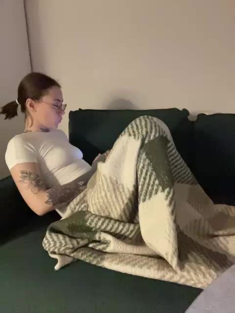 v_-_-_v Live Sex April 5, 2026