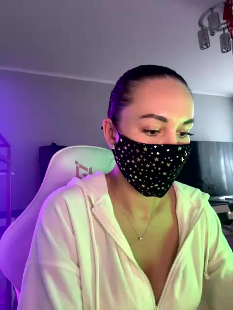 QWEENII Live Sex April 5, 2026
