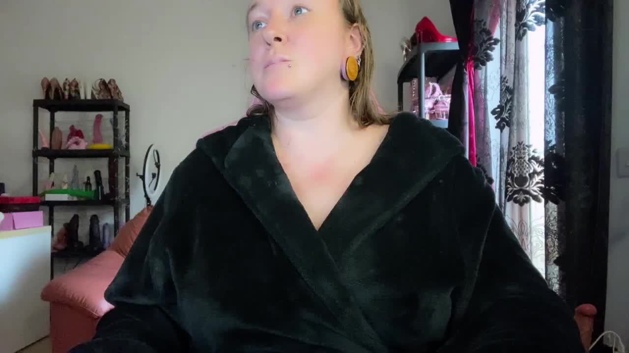 NylonQueen Live Sex April 5, 2026