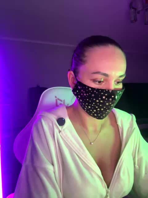 QWEENII Live Sex April 5, 2026