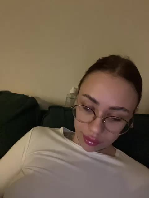 v_-_-_v Live Sex April 6, 2026