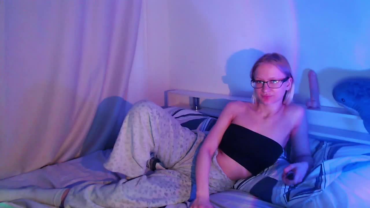 ChloeElegia Live Sex April 7, 2026