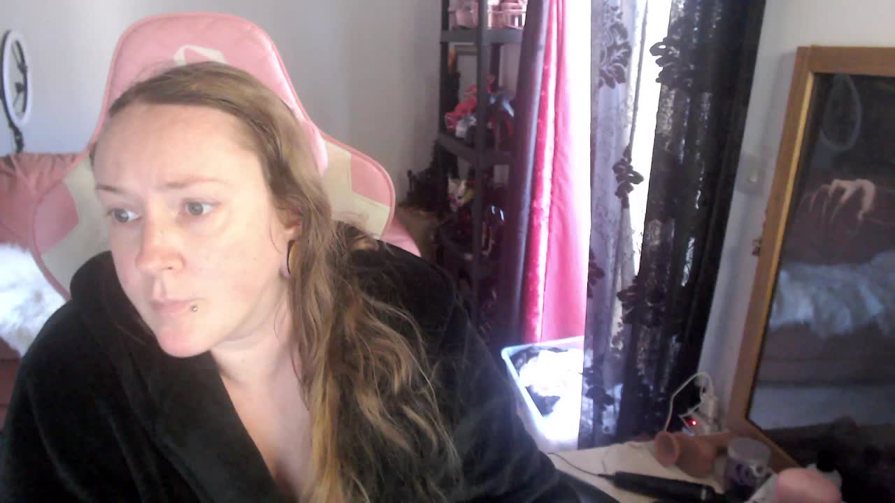 NylonQueen Live Sex April 9, 2026