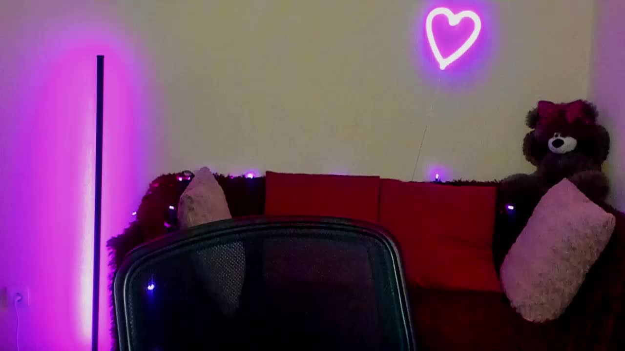 Aliciaredluv Live Sex April 9, 2026