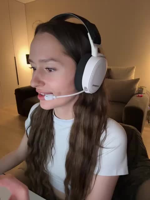 whiteTEA Live Sex April 10, 2026