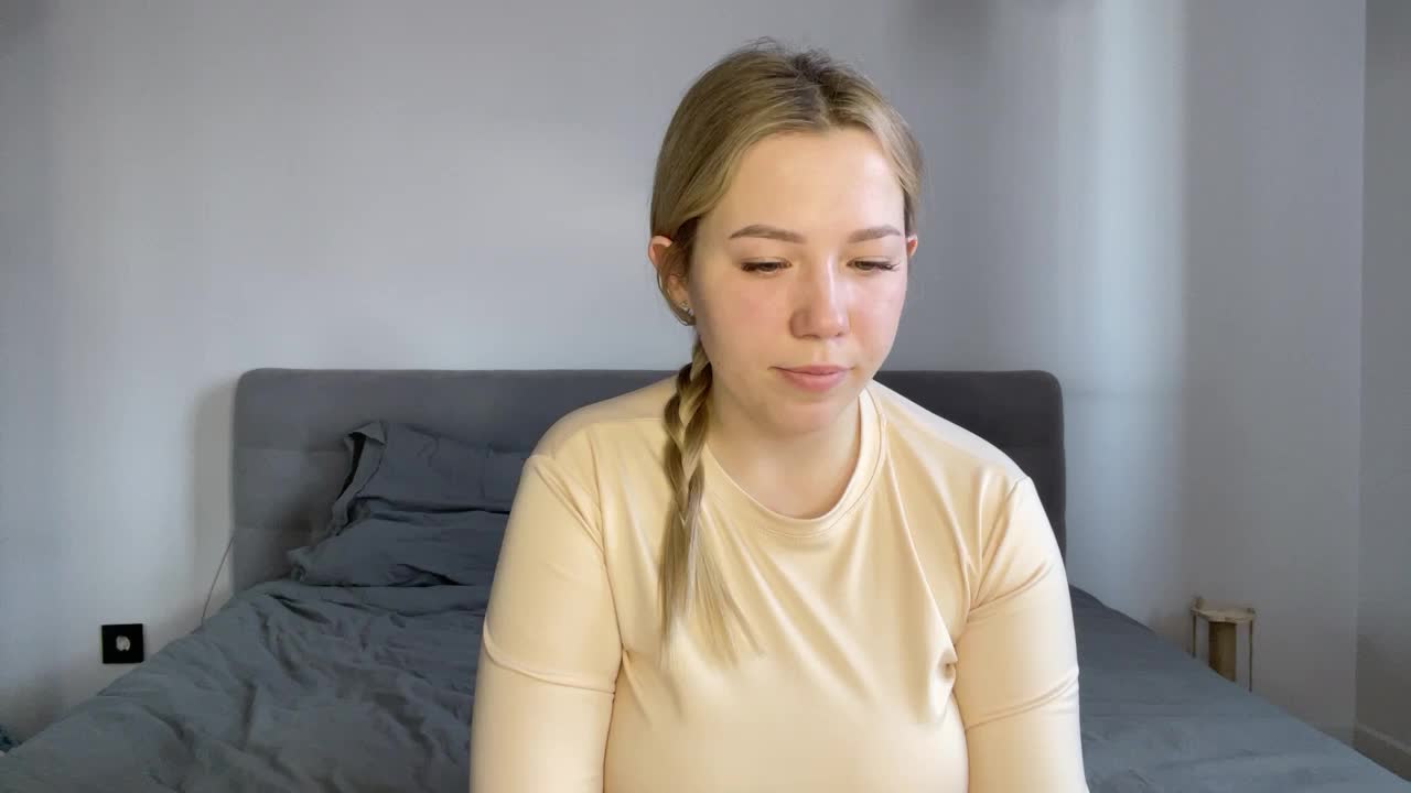 AlyraSun Live Sex April 11, 2026