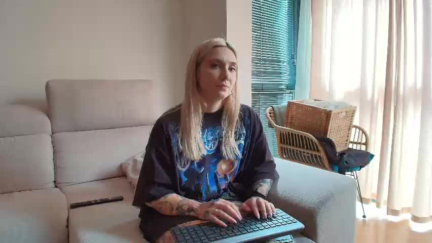 tattoobbgirl Live Sex April 12, 2026