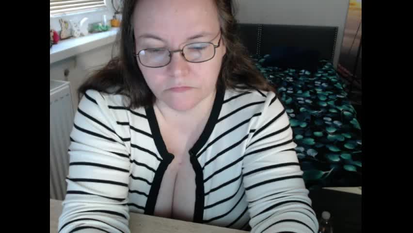 sweetboobs85h Live Sex April 13, 2026