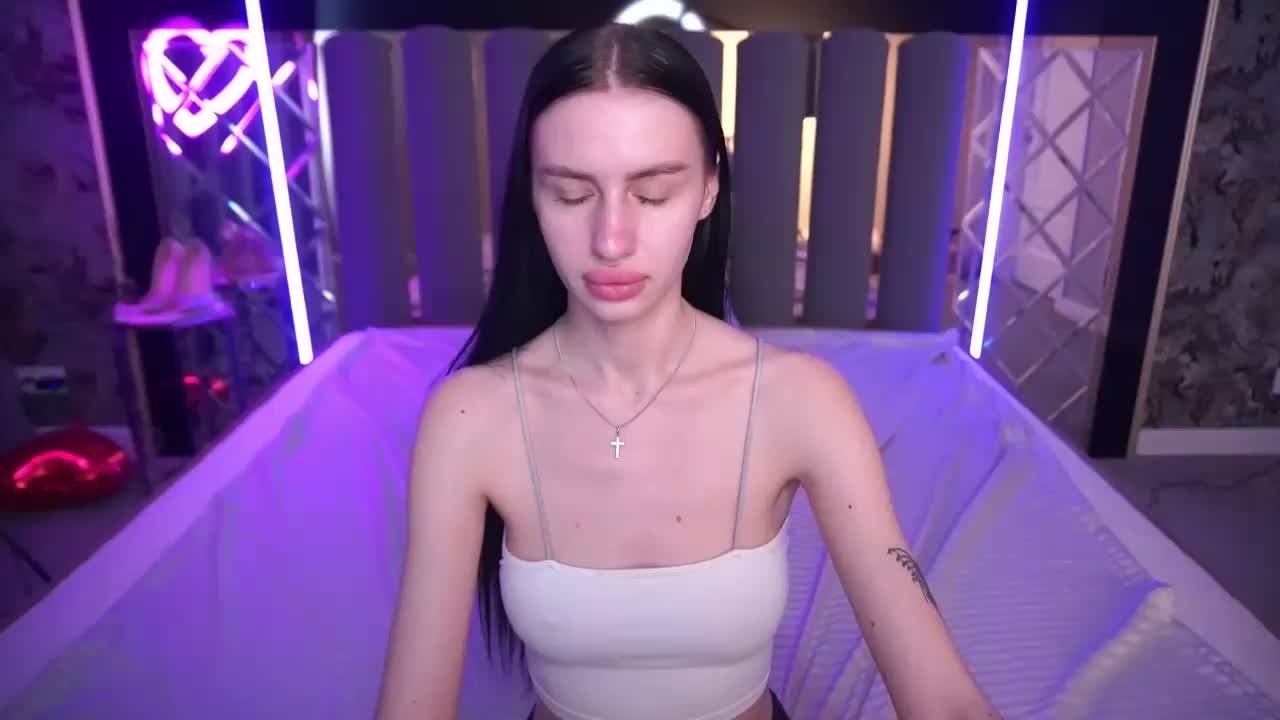 SnowWhiteee Live Sex April 13, 2026
