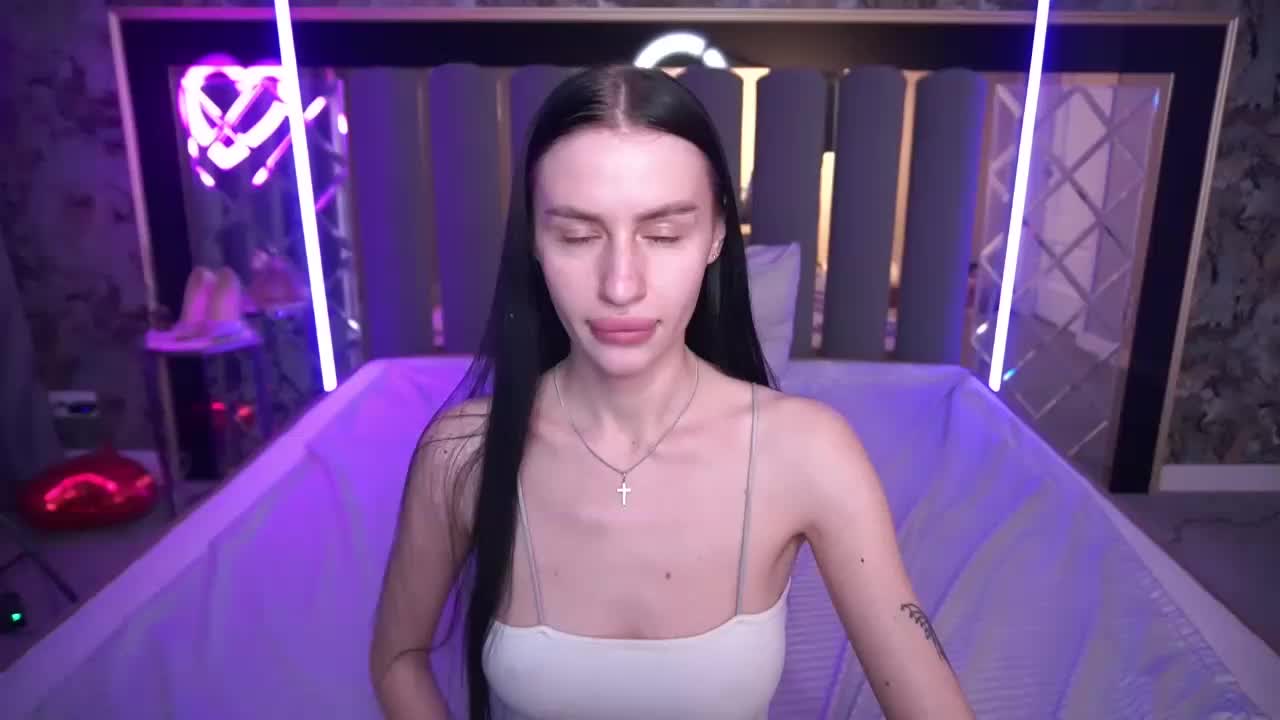 SnowWhiteee Live Sex April 13, 2026