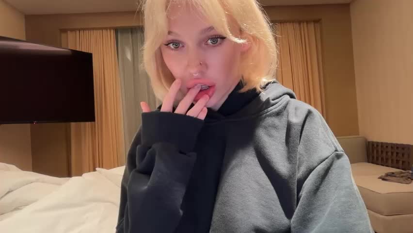 golden_alinee Live Sex April 13, 2026