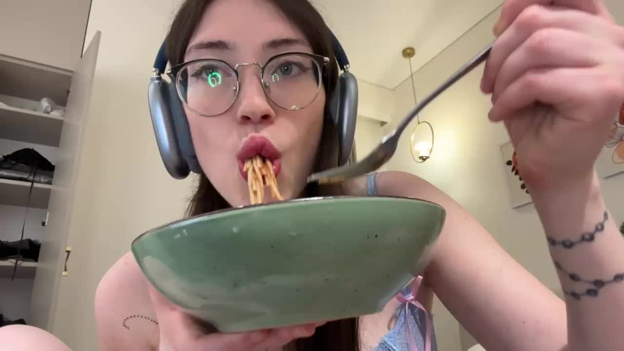 KellyyBeryy Live Sex April 13, 2026