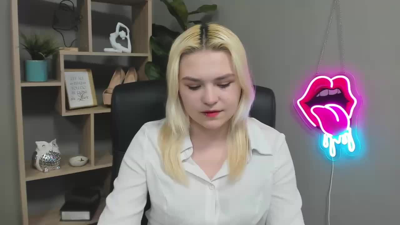 SweetLilyxo Live Sex April 14, 2026