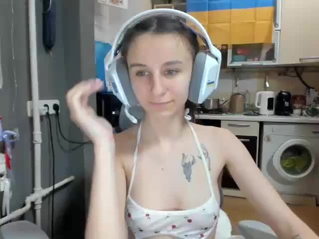 KikNika Live Sex April 14, 2026