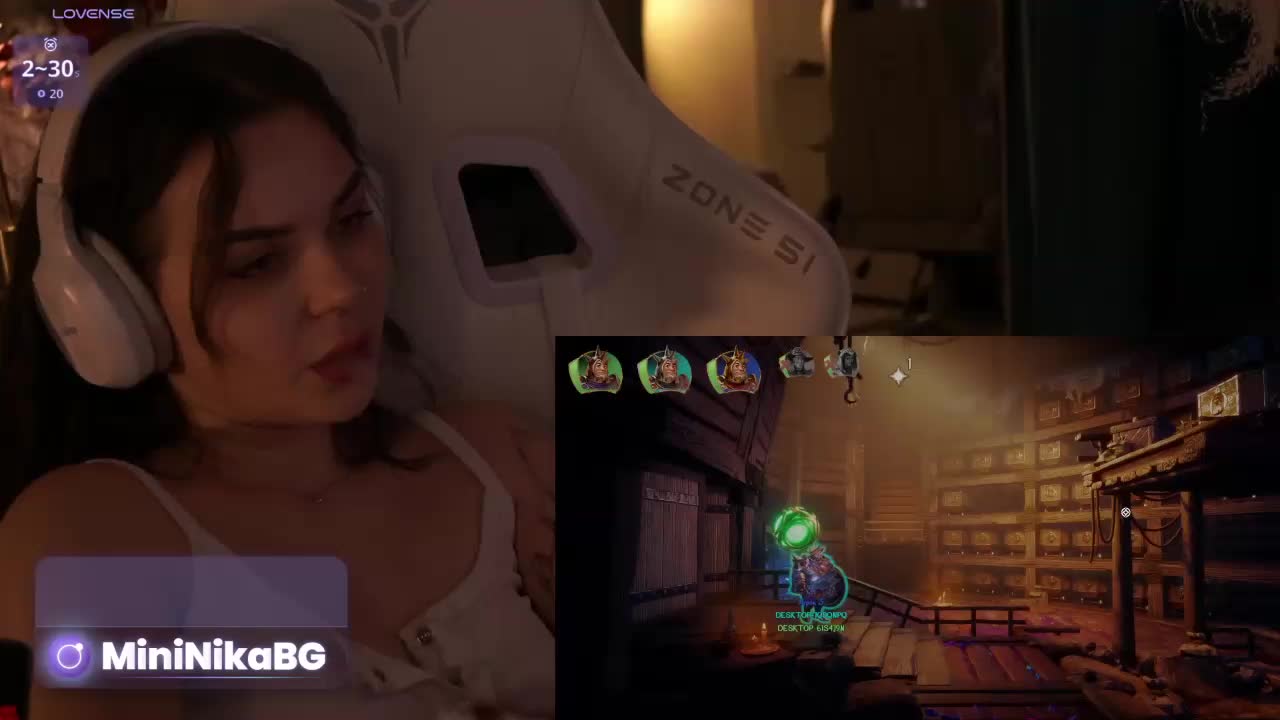 MiniNika Live Sex April 14, 2026
